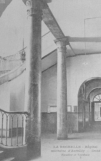 Grand escalier et vestibule.