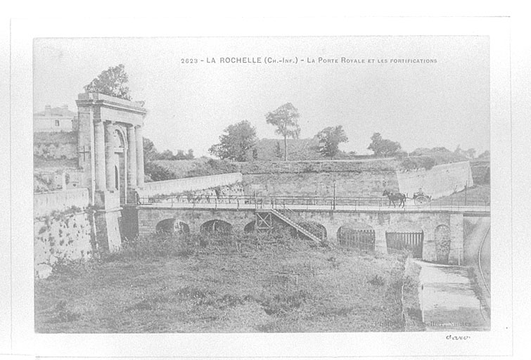 Ensemble et fortifications.