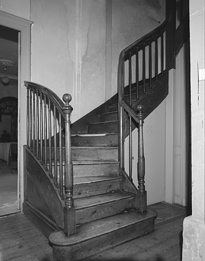 Chapelle, escalier de la tribune.