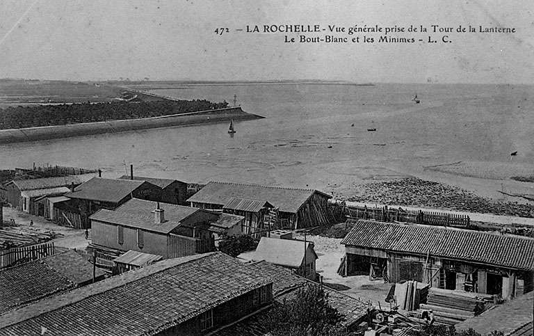Le chantier de construction navale et l'avant port vus depuis la tour de la Lanterne.