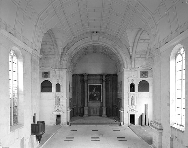 Chapelle vue vers le choeur depuis la tribune.