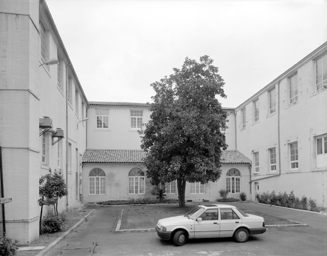 Corps de bâtiment 01, partie sud, élévation est sur la cour Carrée.