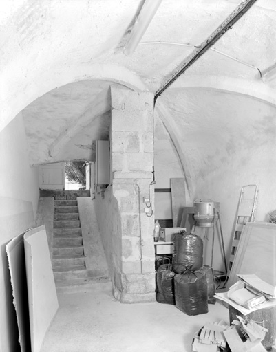 Corps de bâtiment 01, partie sud, sous sol, escalier.