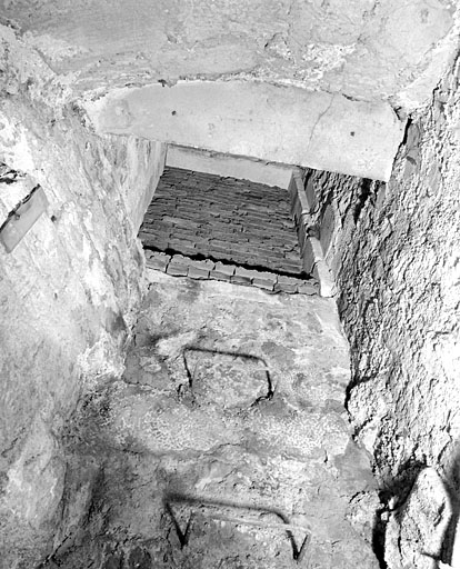 Corps de bâtiment 01, partie sud, deuxième sous sol, soupirail.