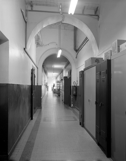 Corps de bâtiment 01, rez-de-chaussée, couloir vu vers le nord.
