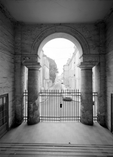 Corps de bâtiment 01, extrémité sud, vestibule d'entrée ouvert sur la rue Aufrédy.