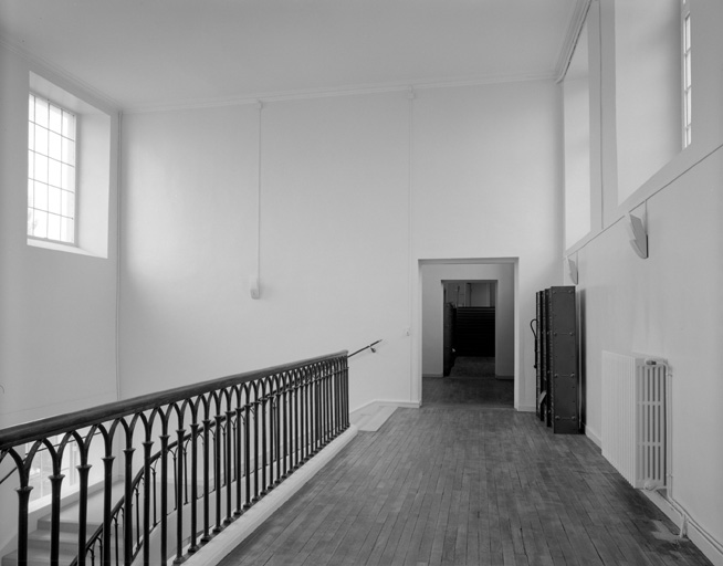 Corps de bâtiment 01, partie sud, premier étage en haut de l'escalier.
