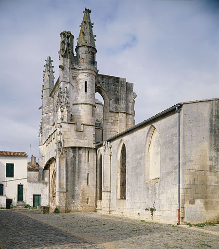 Bras gauche du transept et élévation latérale gauche.