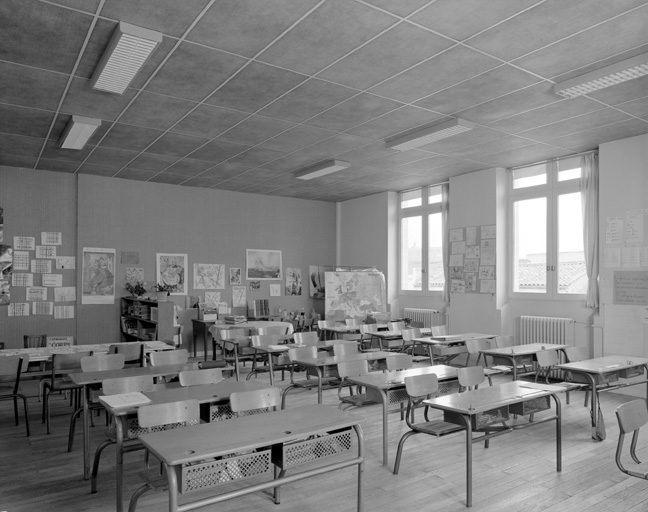 Aile sud, étage, classe à l'ouest.