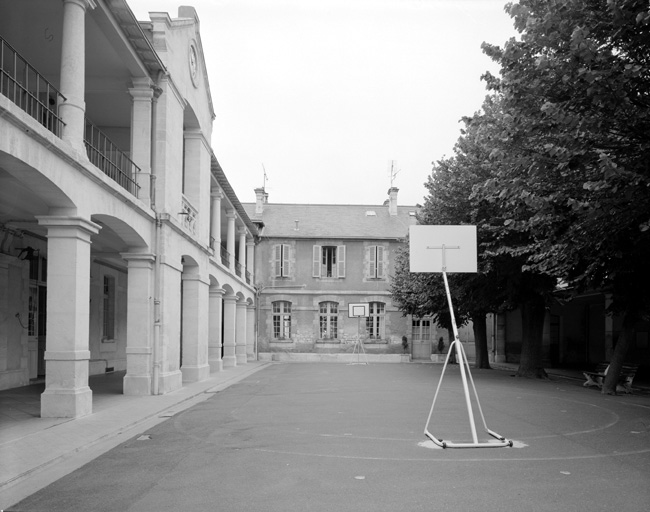 Ailes sud et ouest, élévations sur cour.