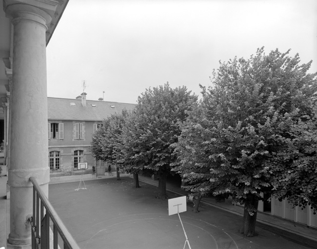 École primaire dite école Saint-Nicolas, actuellement école mixte Valin