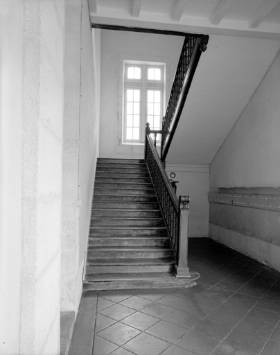 Aile sud, escalier ouest.