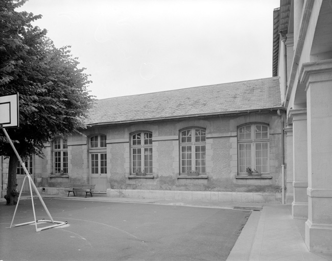 Aile est, élévation sur cour.