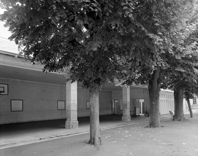 Préau nord, élévation sur cour.