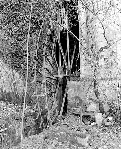 Bâtiment du moulin, la roue.