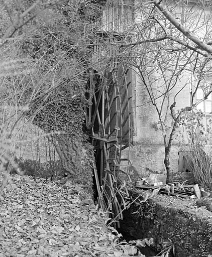Bâtiment du moulin, la roue.