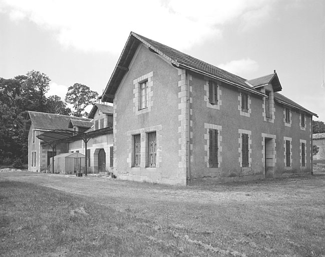 Ecuries et remise, vue prise du sud est.