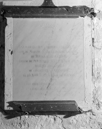 Plaque commémorative de Marie Françoise Charlotte de Tisseuil du Cérier, épouse Bellivier de Prin.