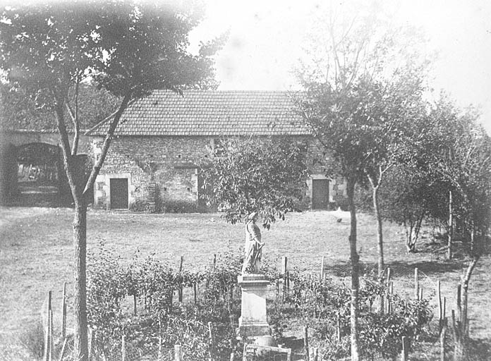Jardin du château et communs nord.