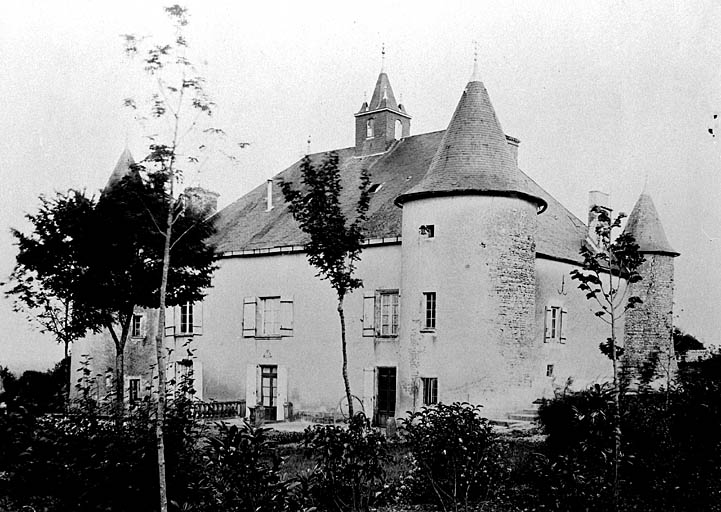 Château, élévations antérieures nord-ouest et sud-ouest.