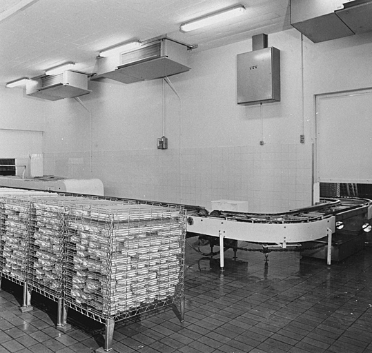 Salle d'emballage des fromages (photographie des années 1950).