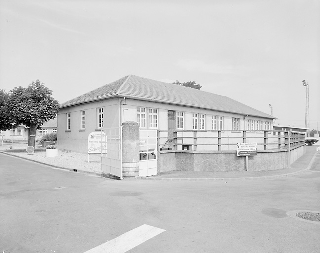 Vestiaire vu du sud ouest.