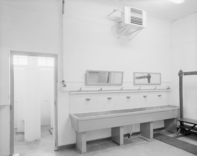 Abattoir ; usine de produits agro-alimentaires ; usine de petit matériel électrique Leclanche