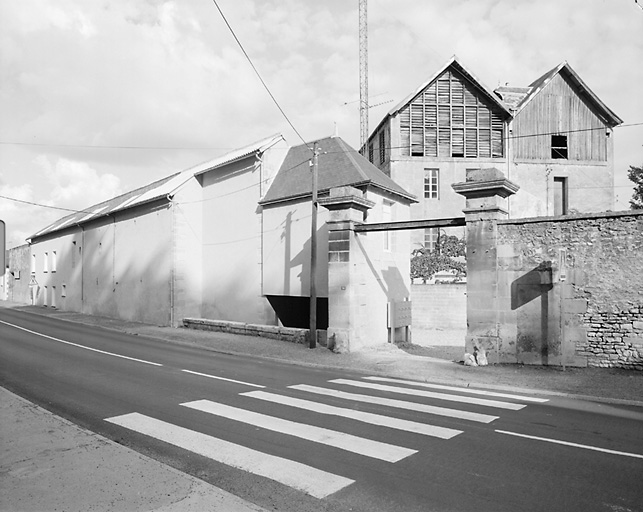 Moulin à blé ; tannerie de Peaux d'Oies Ambis