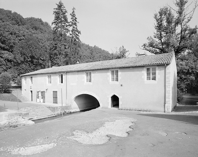 Moulin à papier ; minoterie