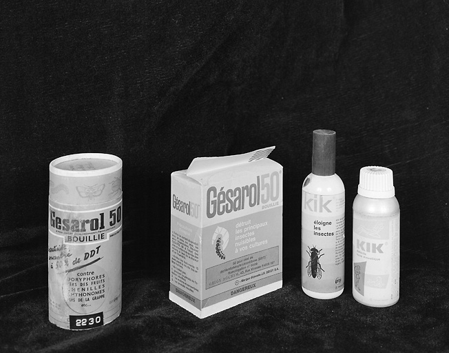 Produits insecticides Gésarol et Kik.