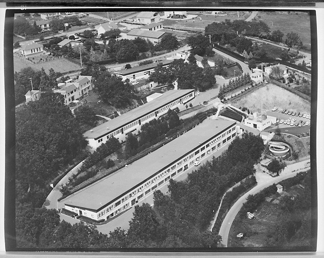 Vue aérienne prise du sud ouest vers 1980.