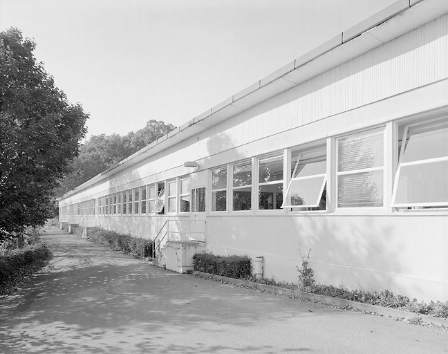 Atelier de fabrication B vu du sud est.