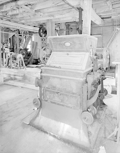 Premier étage de l'atelier de fabrication : convertisseur Ch. Simon (Bléré, Indre et Loire).