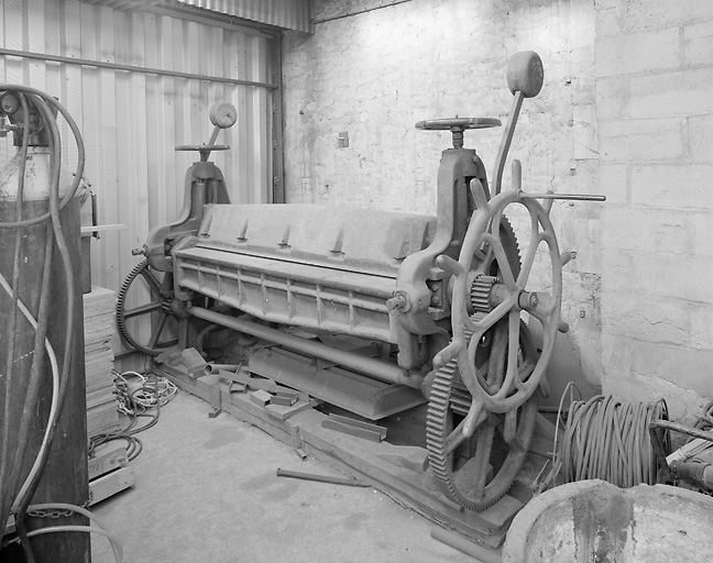 Machine à plier à balanciers.