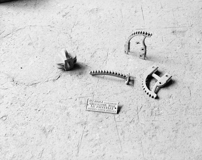Pièces de machines en métal.