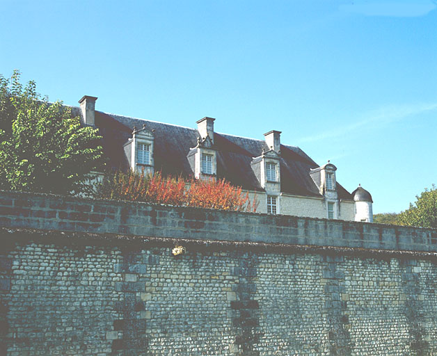 Logis, aile principale, élévation postérieure, partie haute.