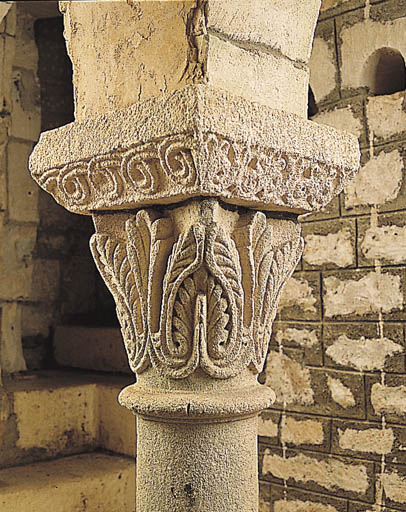 Crypte, chapiteau.