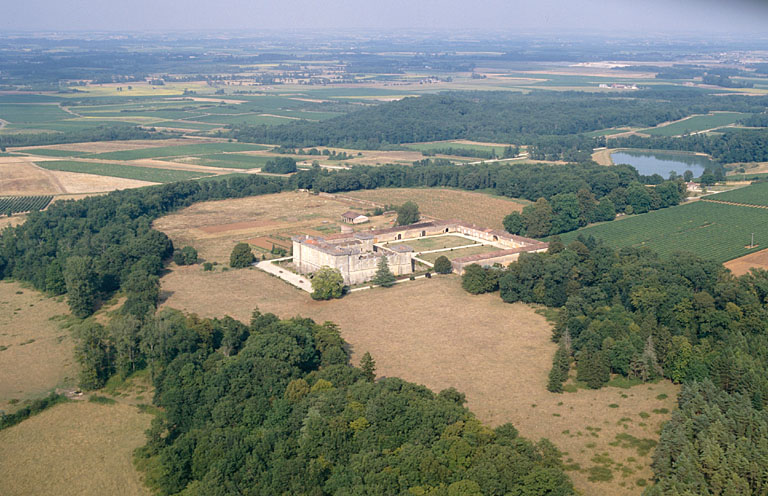 Vue aérienne sud-ouest.