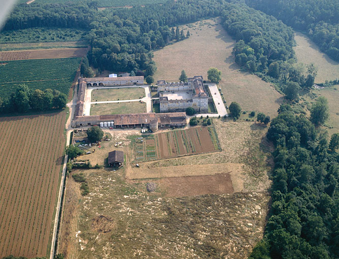 Vue aérienne nord-est.