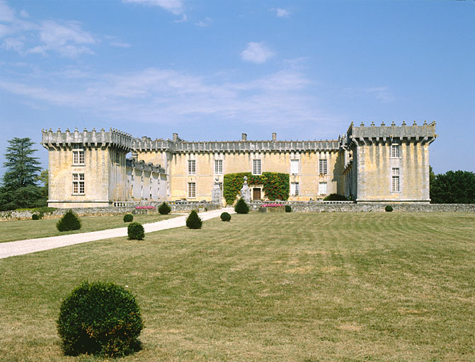 Logis, vue générale sud-est.