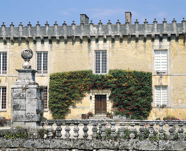 Logis, corps central, élévation antérieure.