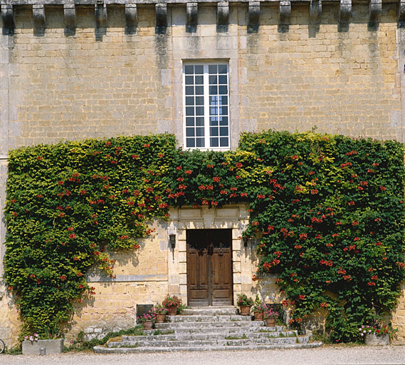 Logis, corps central, élévation antérieure.