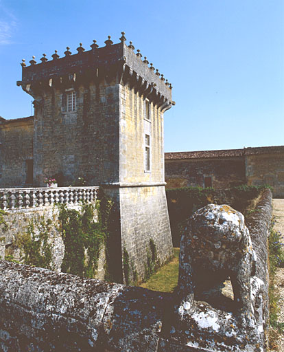 Logis, tour nord-est.