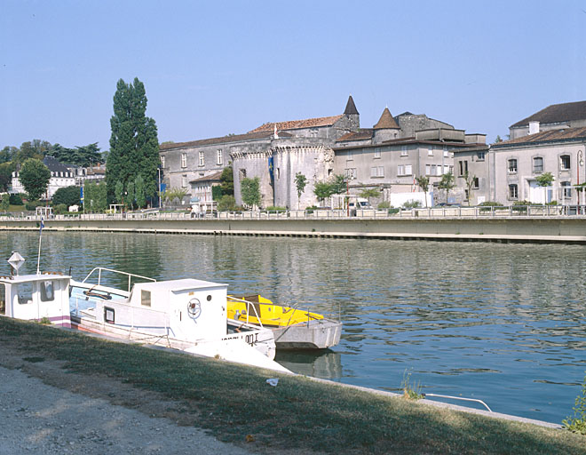 Vue d'ensemble depuis les quais du faubourg Saint-Jacques.