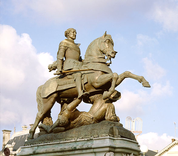 Statue équestre.