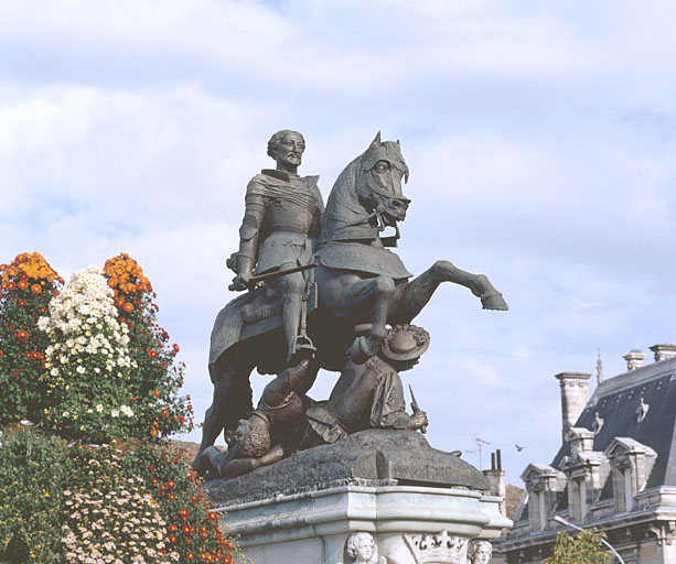 Statue équestre.