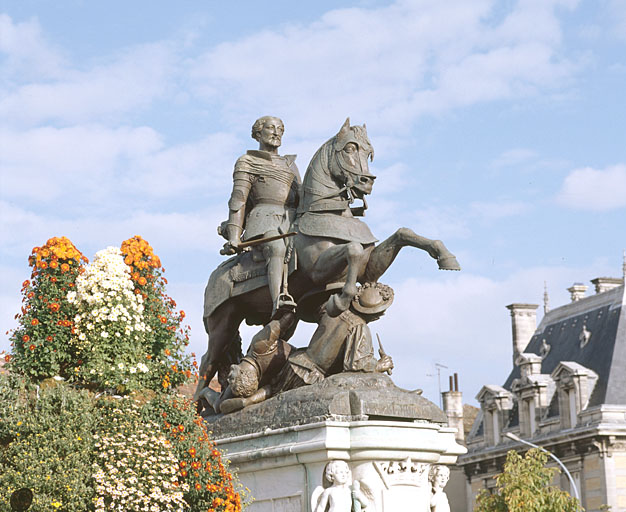 Statue équestre.