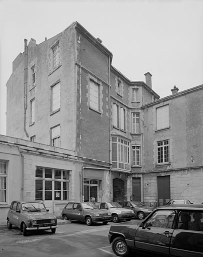 Corps de bâtiment ouest, élévation est sur cour.