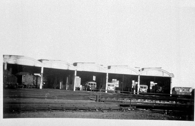 Rotonde à locomotives au sud de la gare sur la commune d'Aytré. Vue depuis le sud-ouest, vers 1950.