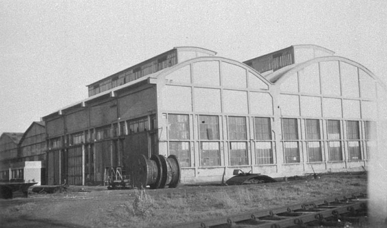 Rotonde à locomotives au sud de la gare sur la commune d'Aytré. Partie arrière, vers 1950.